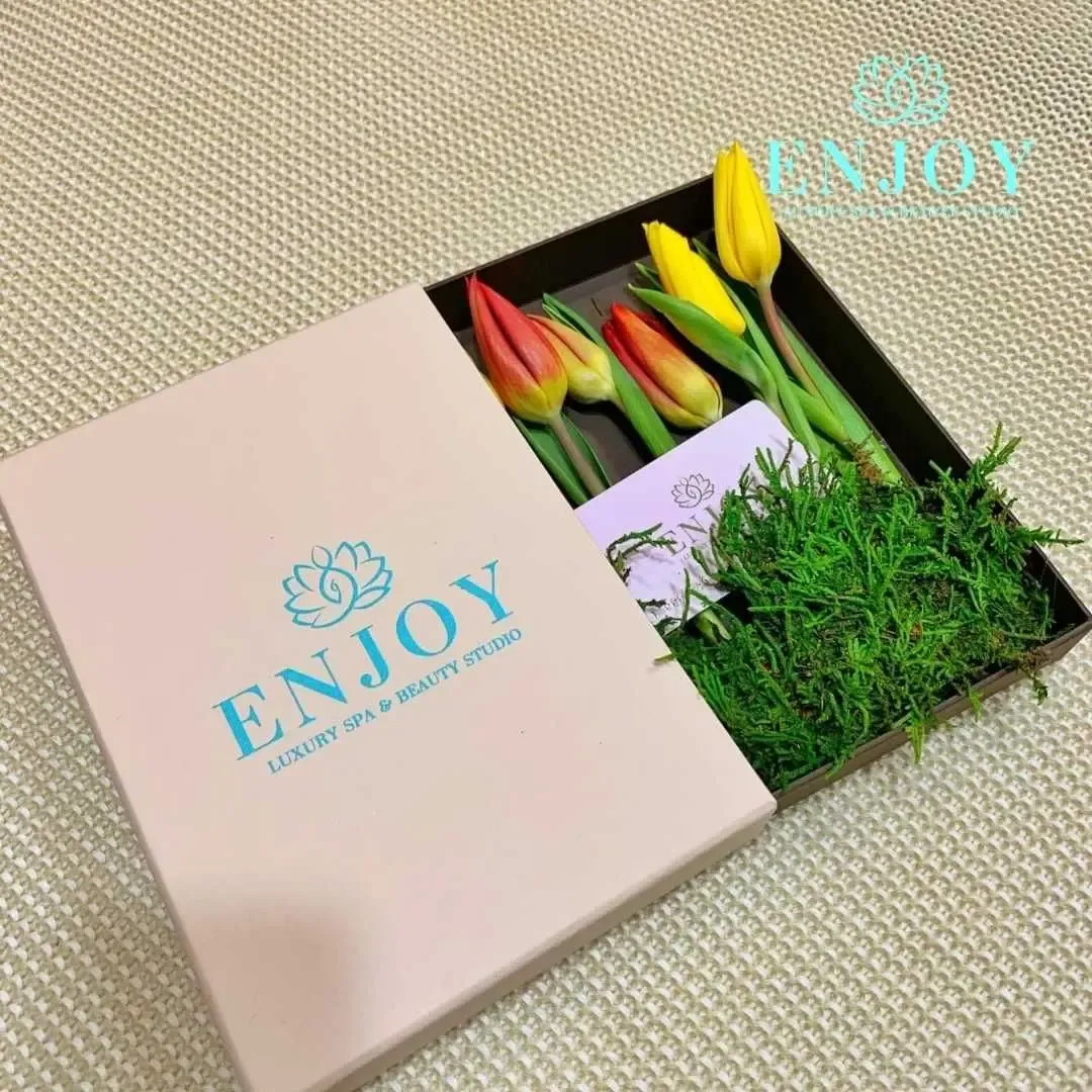 带郁金香的高级包装——三八妇女节礼品券，Enjoy Spa