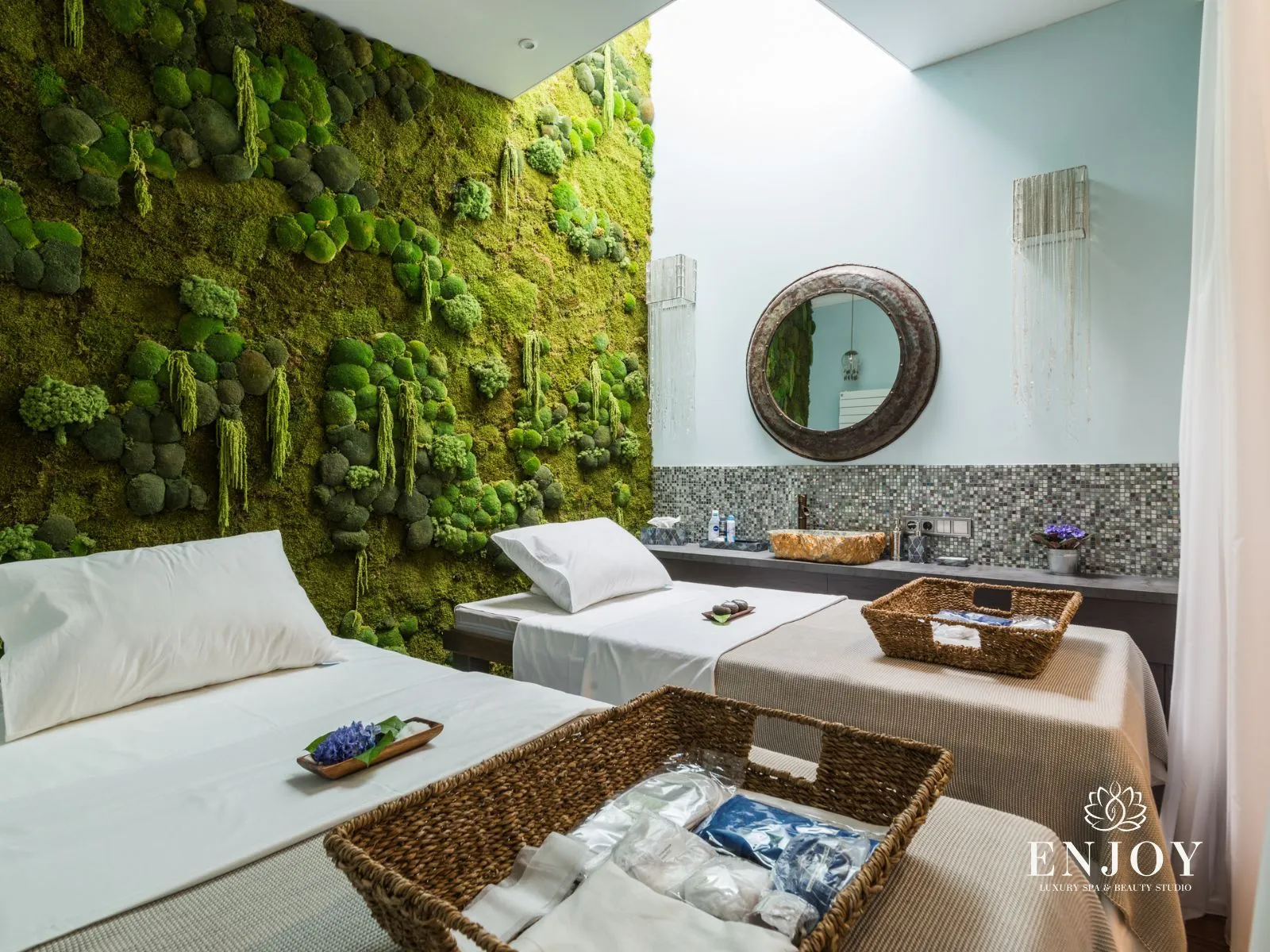 双人水疗——Enjoy Spa，莫斯科。高端环境中的两张按摩床