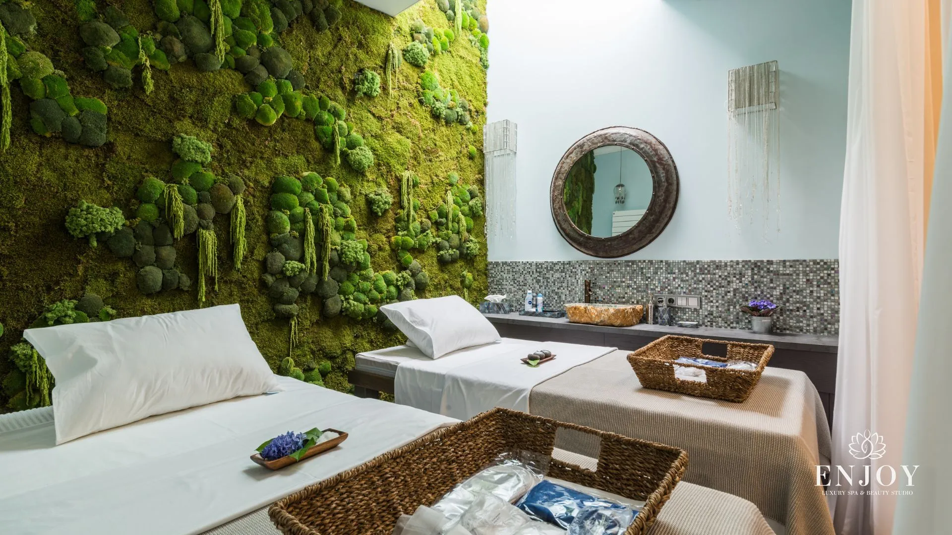 Beautiful spa in Moscow — Enjoy Spa, lounge area and themed rooms