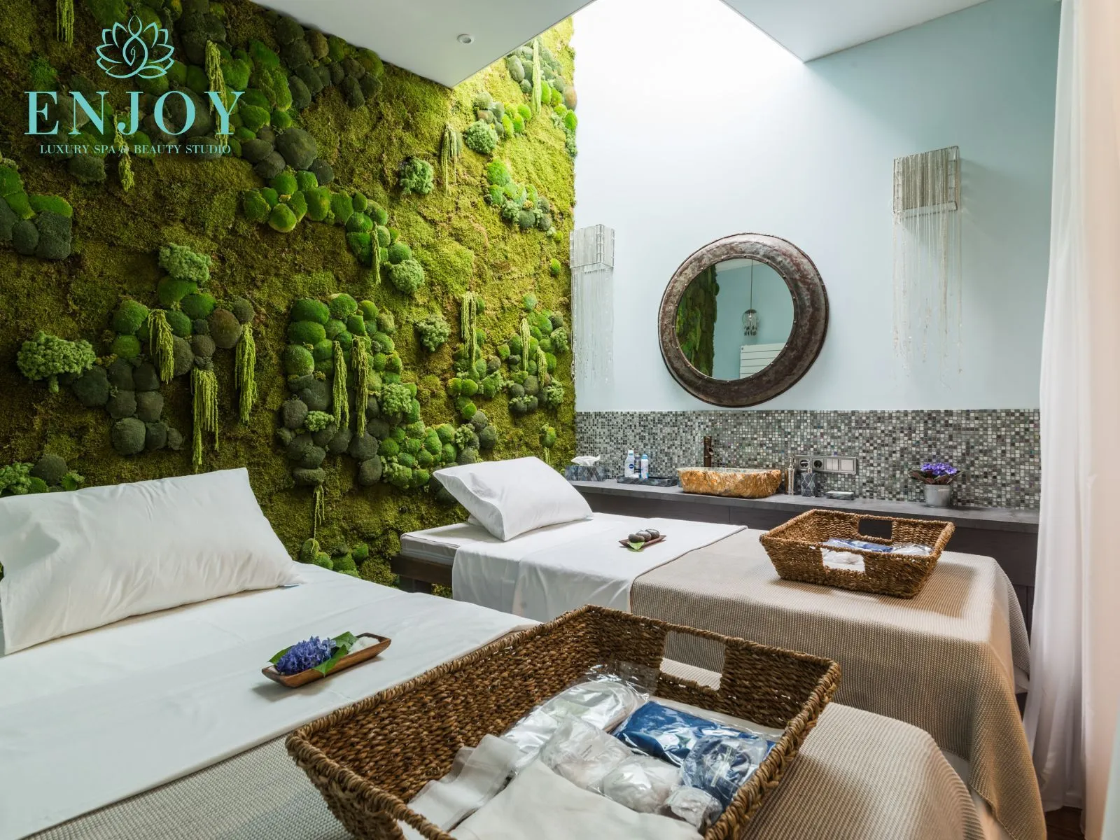 Spa for two at Enjoy Spa Moscow — private room with two massage tables